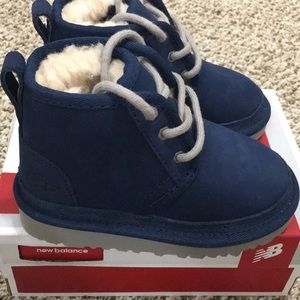 Brand New UGG (kids size 8) Neumel boots in Navy